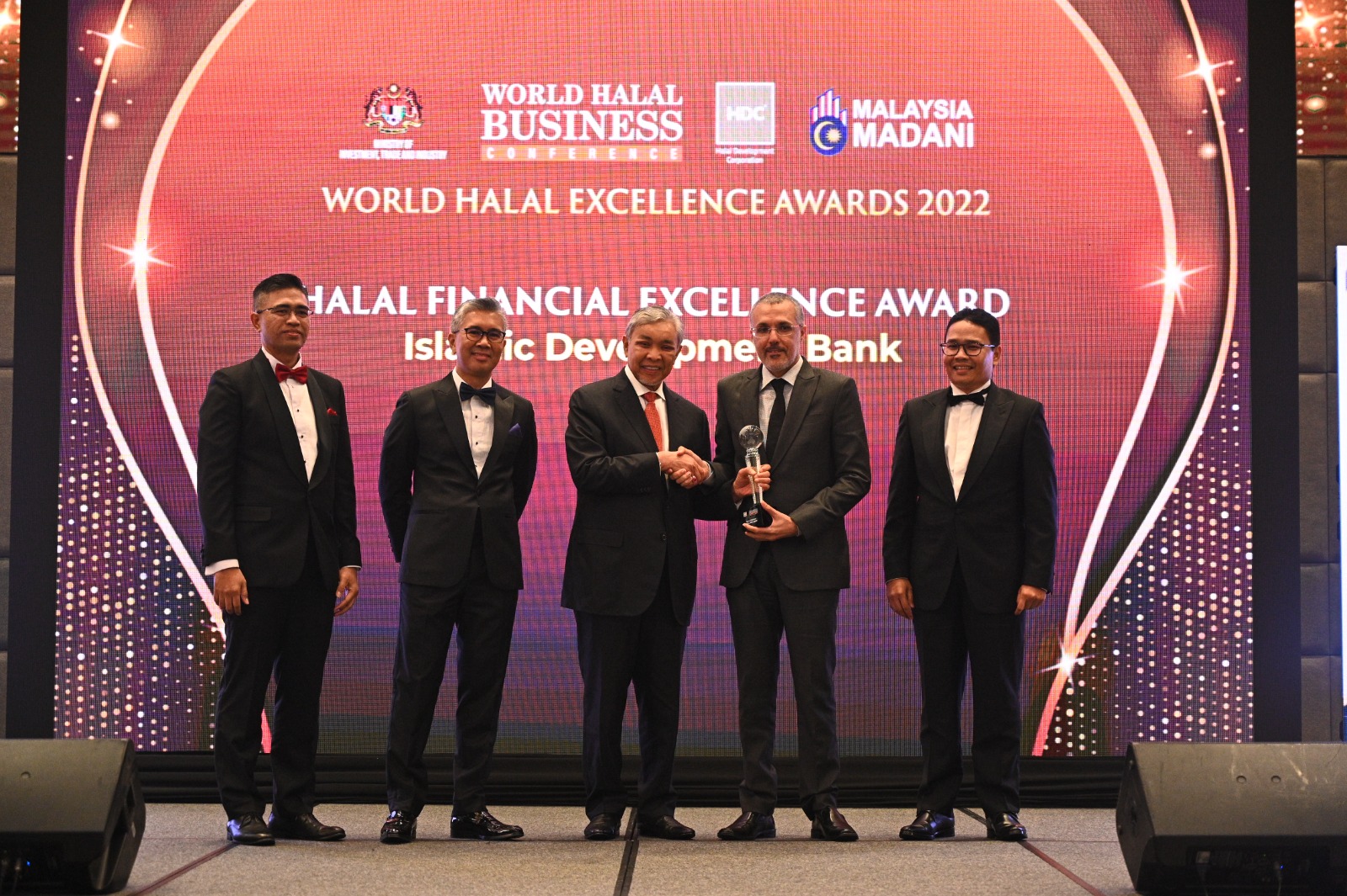 IsDB Receives ‘Halal Leadership Excellence Awards’ at World Halal Excellence Awards 2022 