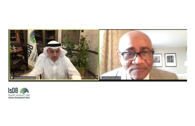  Dr. Muhammad Al Jasser souhaite la bienvenue au gouverneur de la BID pour les Comores