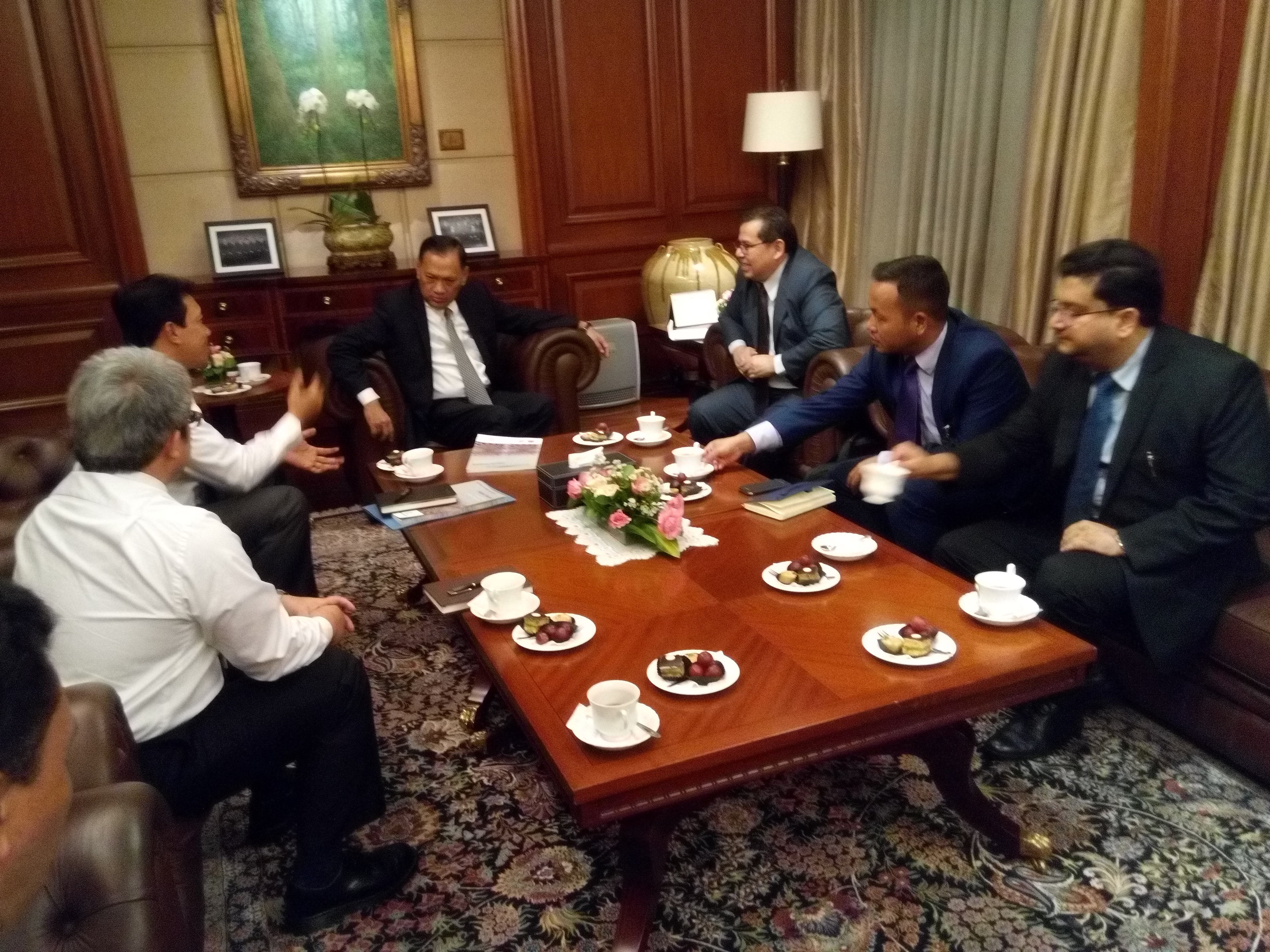 Governor of Bank Indonesia receives DG of IRTI