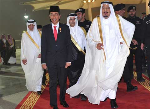 Jokowi Discusses Infrastructure Funding, Shariah Banking with Islamic Development Bank