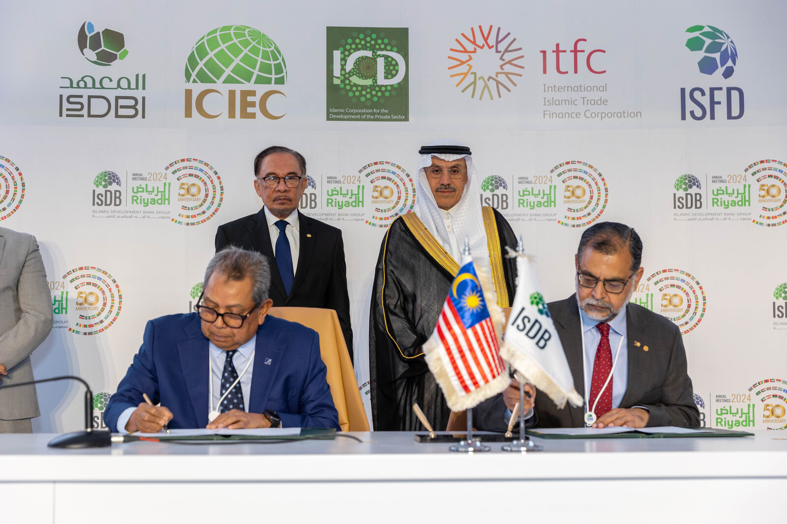 هيئة الأوراق المالية الماليزية (SC) تتعاون مع مجموعة البنك الإسلامي للتنمية لتطوير سوق رأس المال الإسلامي والتمويل الاجتماعي